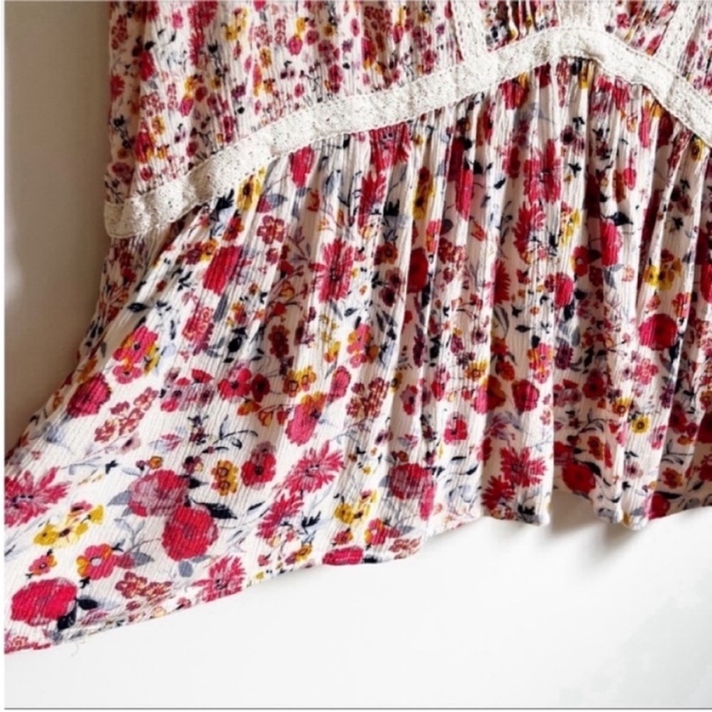 Blue Rain Francesca's Quincy tank top cream red floral crochet sleeveless - Picture 5 of 10